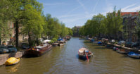 800px-Amsterdam_Canals_-_July_2006.jpg