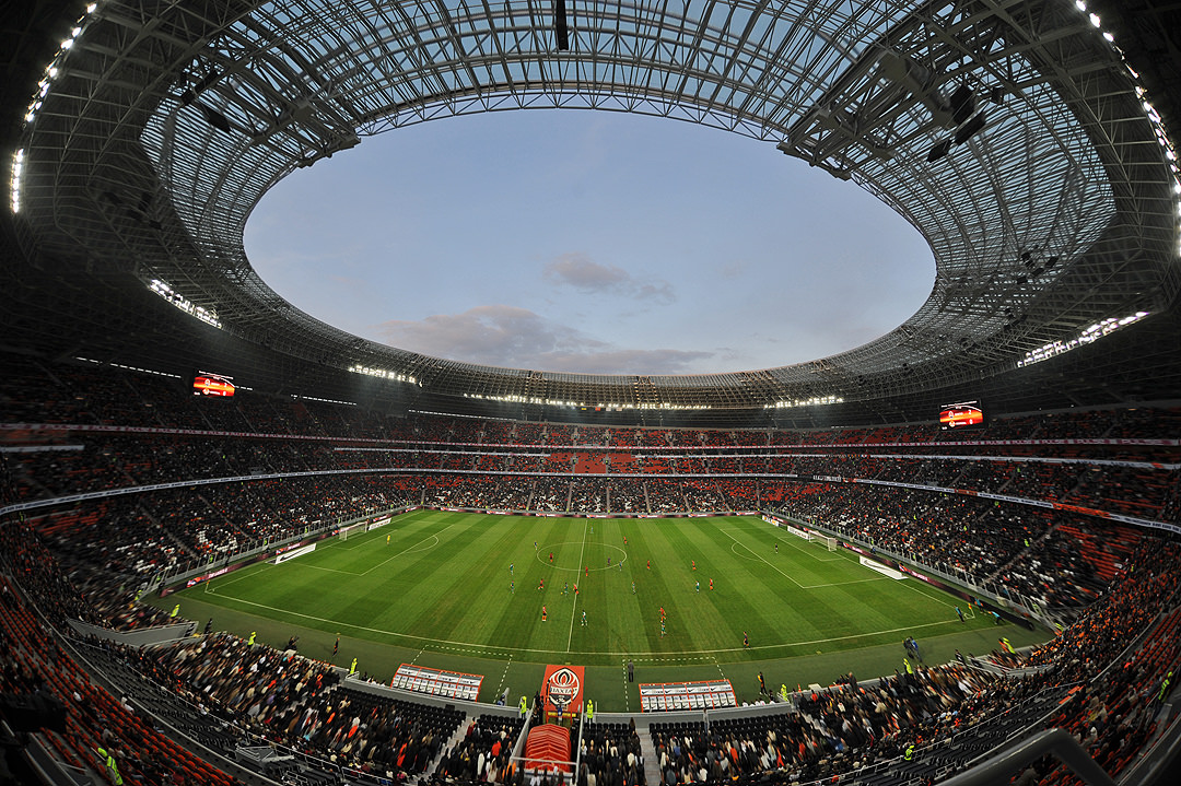 aupload.wikimedia.org_wikipedia_commons_8_8c_Donbass_Arena.jpg