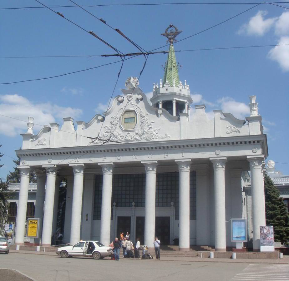 aupload.wikimedia.org_wikipedia_commons_9_94_Kharkiv_International_Airport.jpg