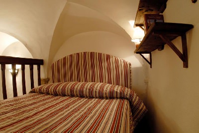 awww.sleepingrome.com_regioni_lazio_roma_rmap116_16_letto.jpg