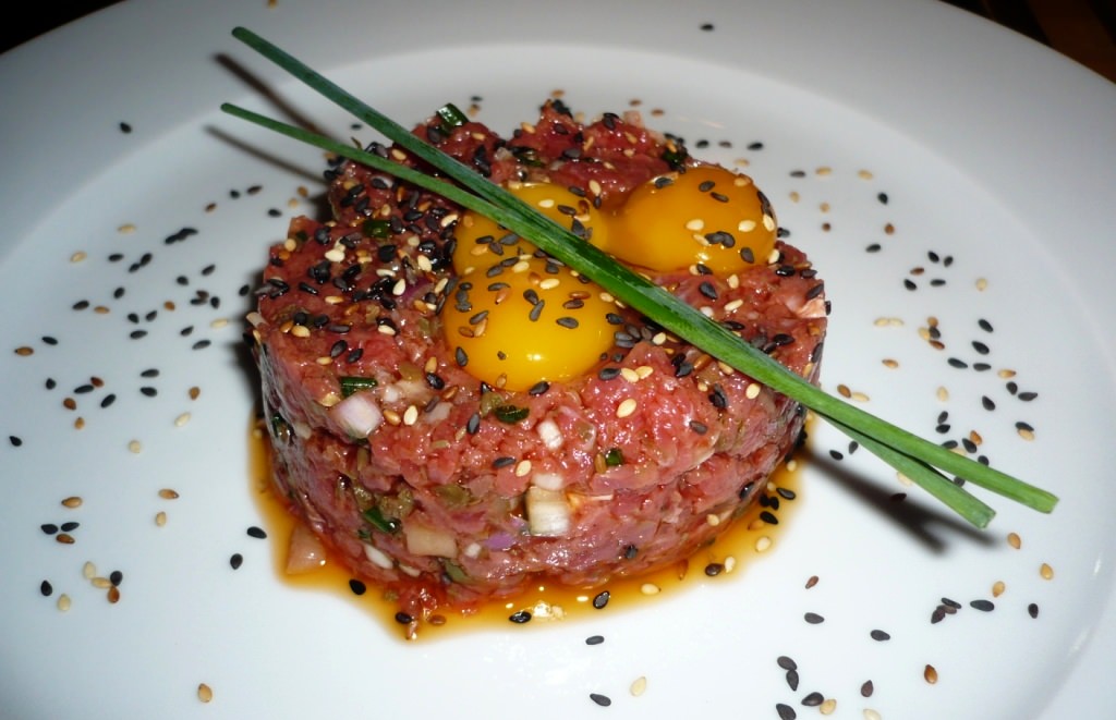 a1.bp.blogspot.com__MwvwOu1636s_TcrQhb5568I_AAAAAAAAAAw_4TNyA_Y91Z4_s1600_steak_tartar1.jpg