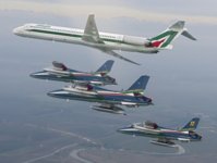 volo_celebrativo_md80_alitalia_con_frecce_tricolori_formazione.jpeg