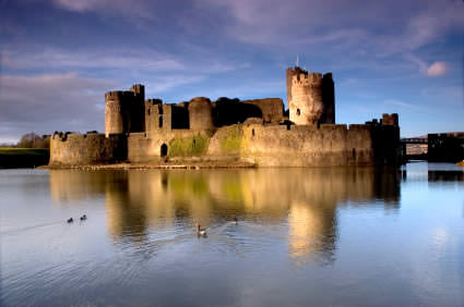 a4.bp.blogspot.com__uylqVnV1b_o_Tqh_vii740I_AAAAAAAAAy8_uTBGaAtmUV4_s1600_Caerphilly_Castle.jpg