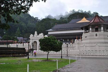 kandy tooth temple 1 (1).JPG