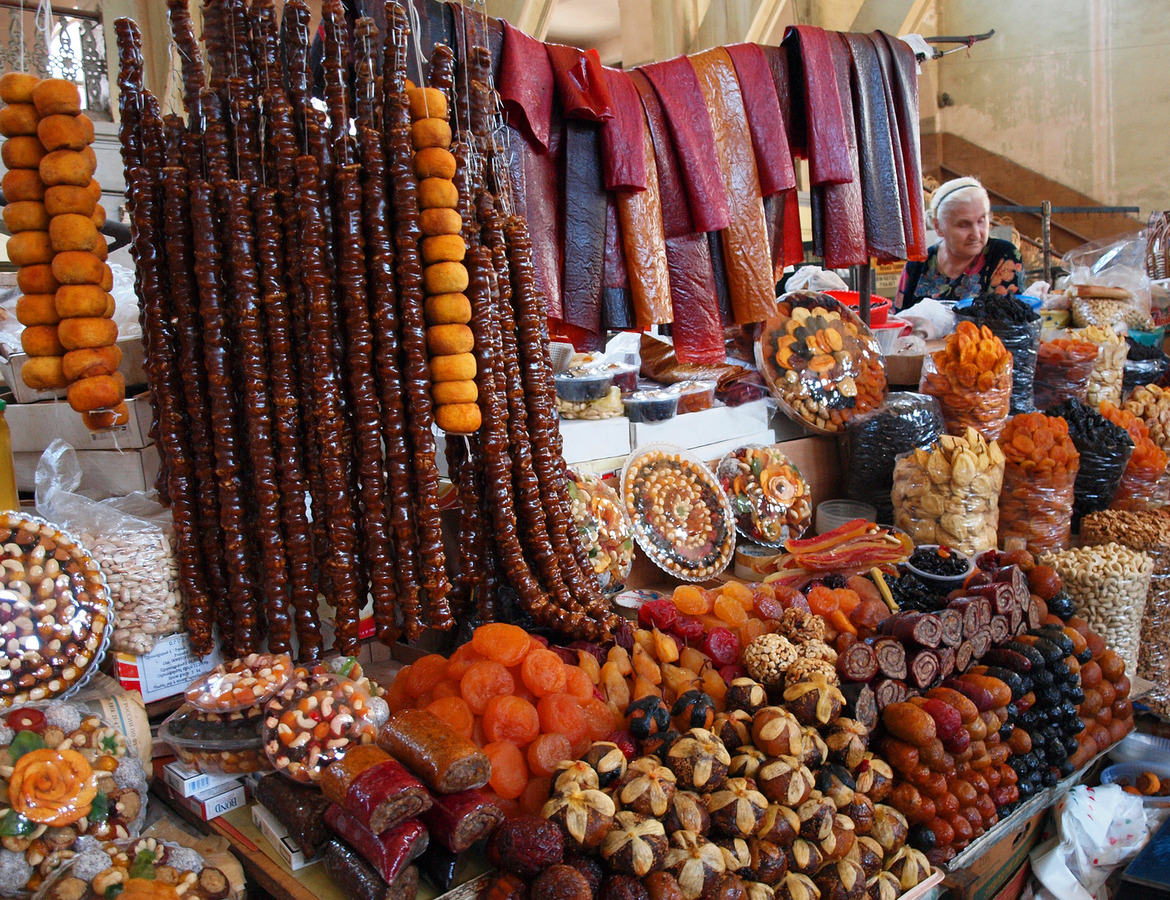 aupload.wikimedia.org_wikipedia_commons_6_6e_Yerevan_Market__5211865578_.jpg