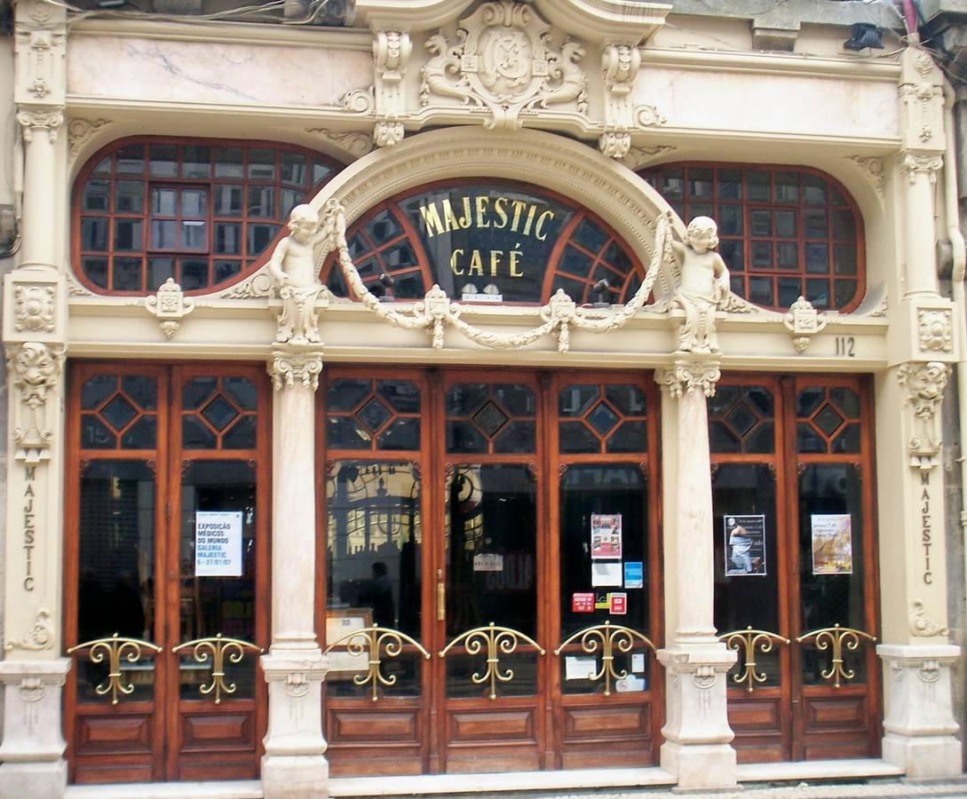 aupload.wikimedia.org_wikipedia_commons_6_6f_Porto_Cafe_Majestic.JPG