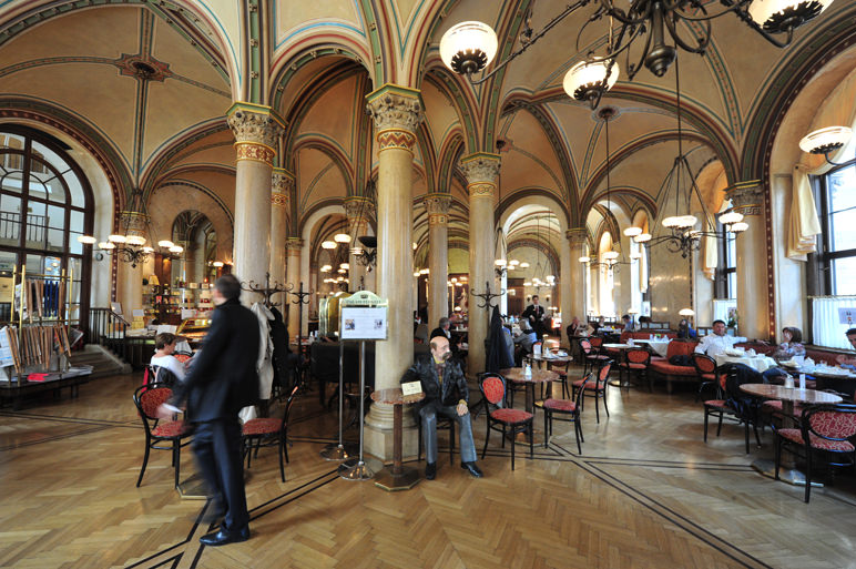 aupload.wikimedia.org_wikipedia_commons_2_2a_Cafe_central_wien_vienna_philipp_von_ostau.jpg