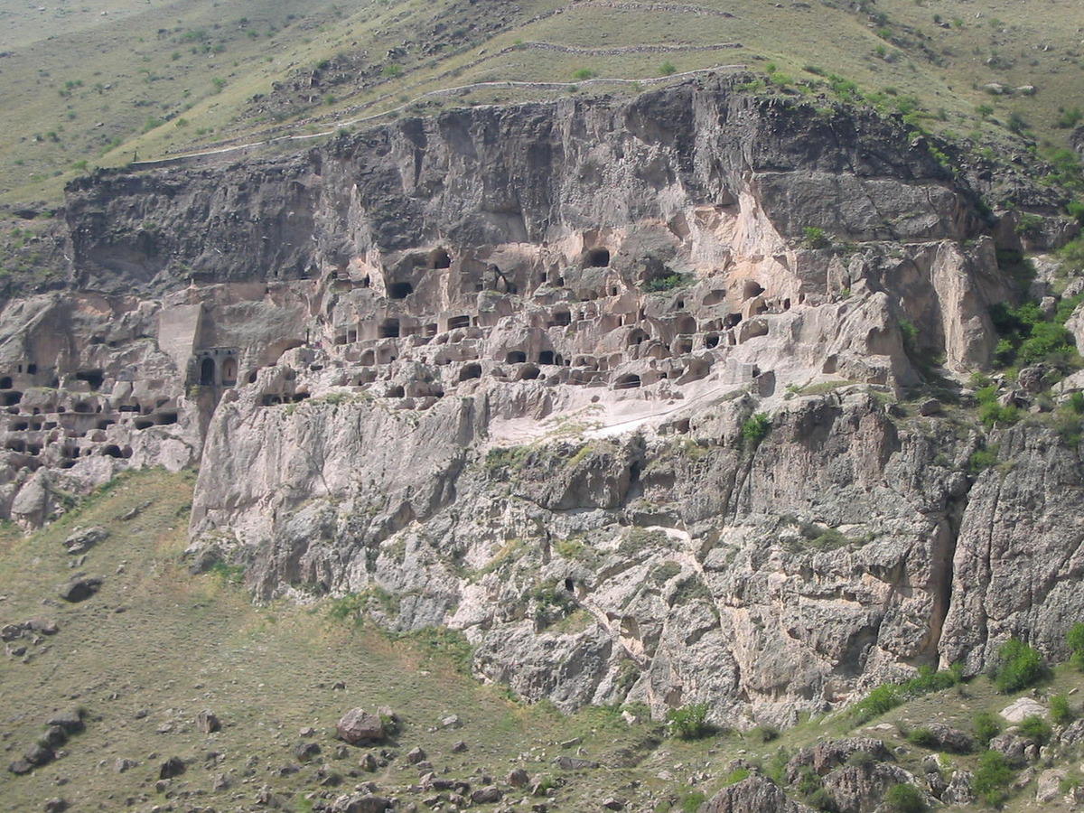 aupload.wikimedia.org_wikipedia_commons_4_44_Vardzia_04.jpg