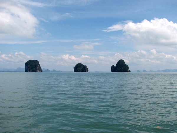 Islets_in_Phang_Nga_Bay.jpg