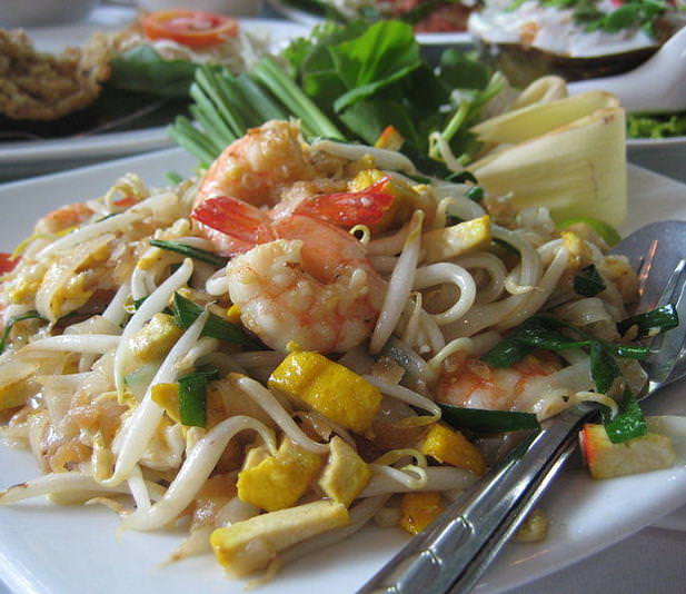 800px-Pad_Thai.JPG