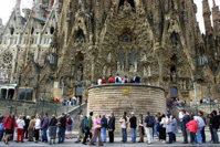 Turistas_Sagrada_Familia_Barcelona.jpg