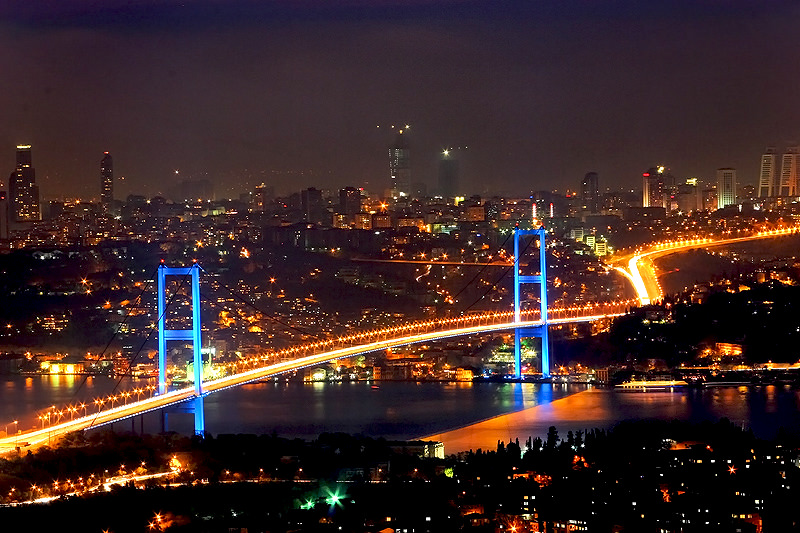 The_Bosphorus_Bridge_by_MehmetYasa.jpg