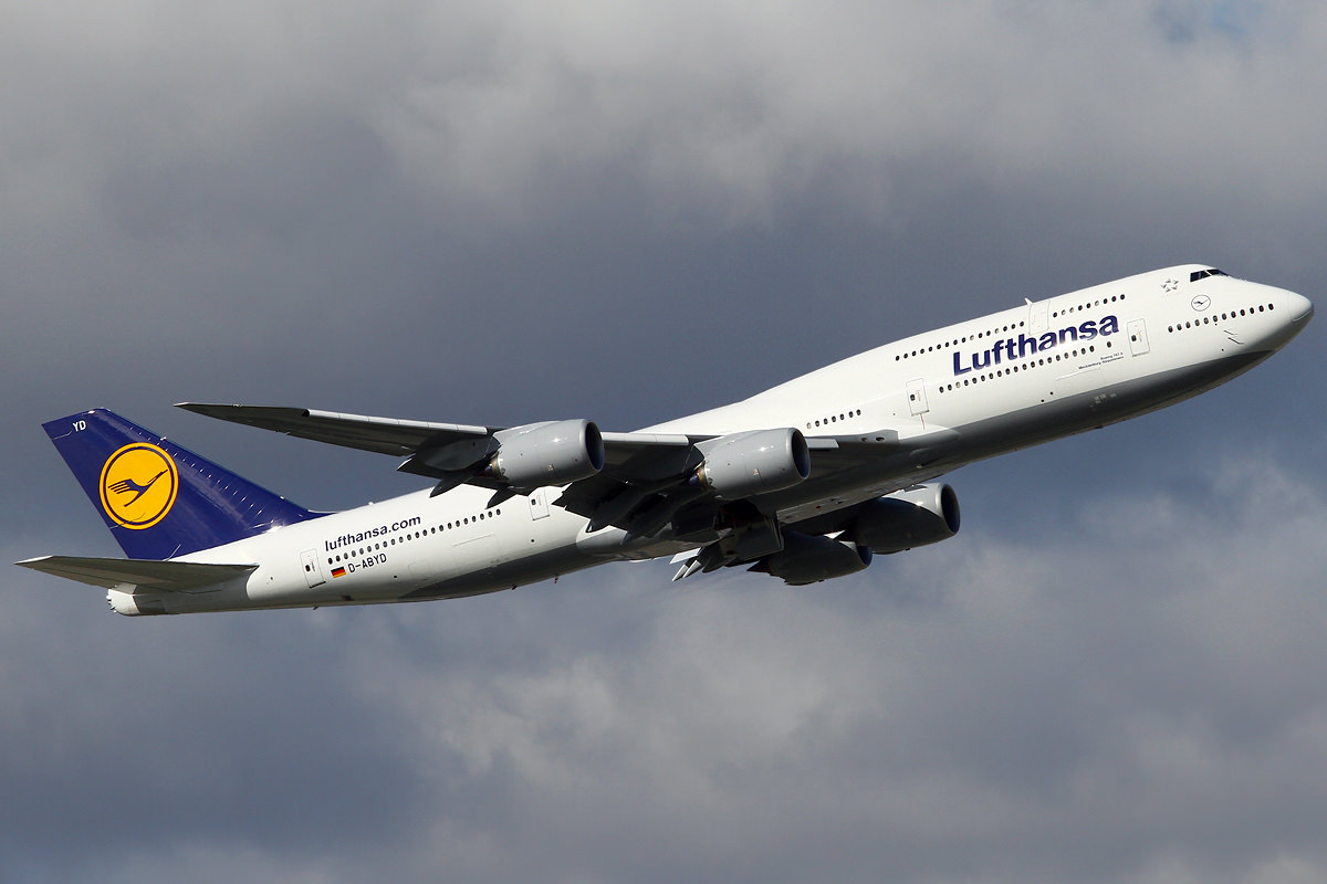 Lufthansa_Boeing_747-830_KvW-1.jpg