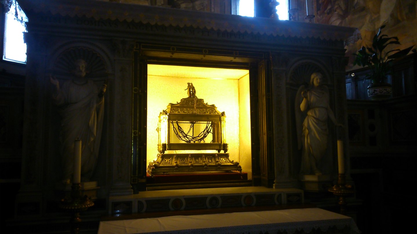 4.Basilica Di San Pietro In Vincoli (chains) 3.jpg