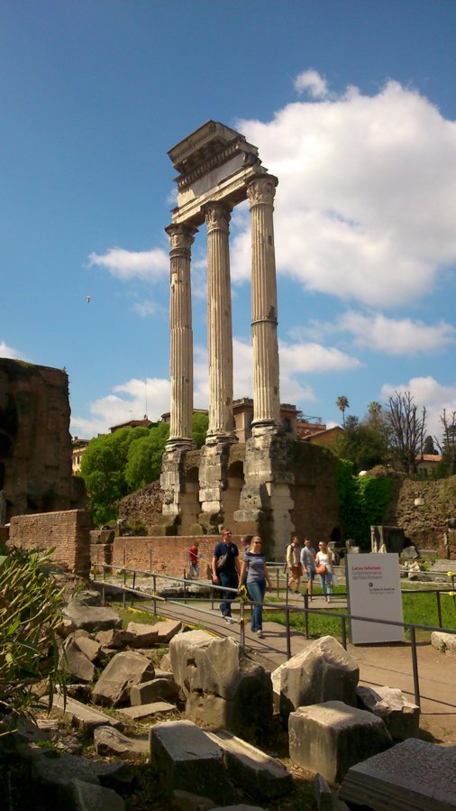 13.Foro Romano (Il Tempio dei Dioscuri).jpg