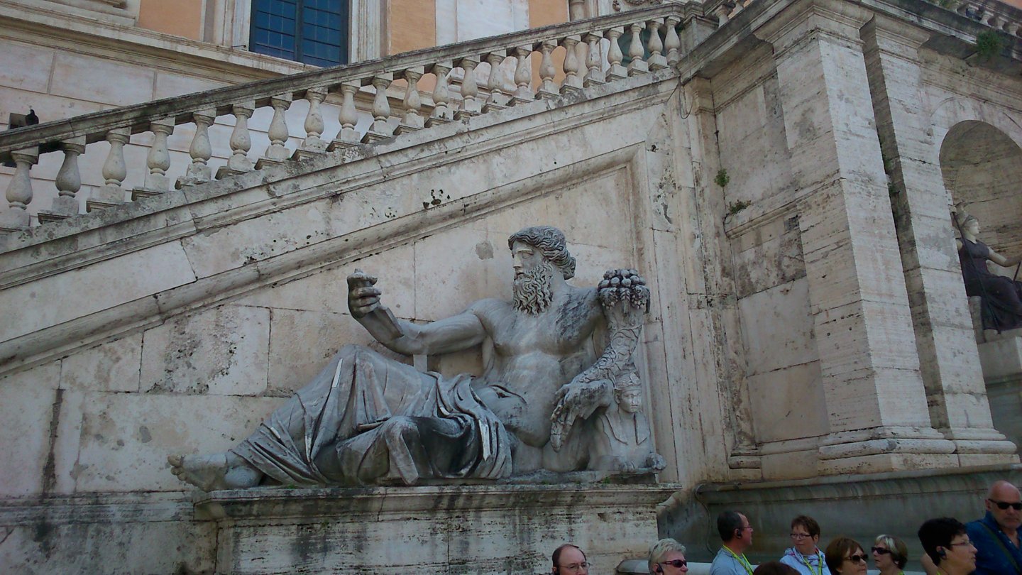18.Piazza Del Campidoglio (Palazzo Del Senatore - Tiber & Nile) 6.jpg
