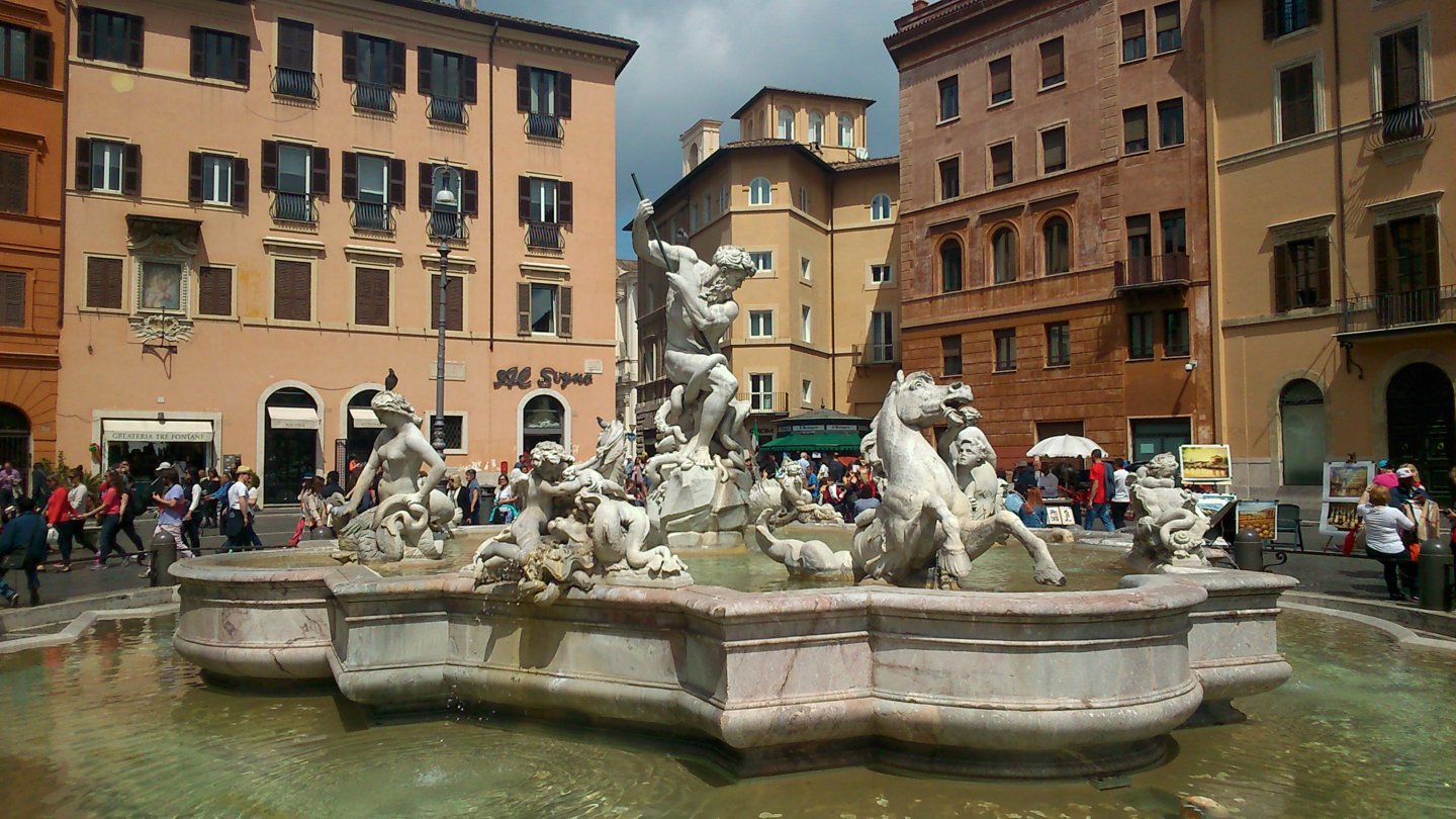 25.Piazza Navona (Fontana del Nettuno).jpg