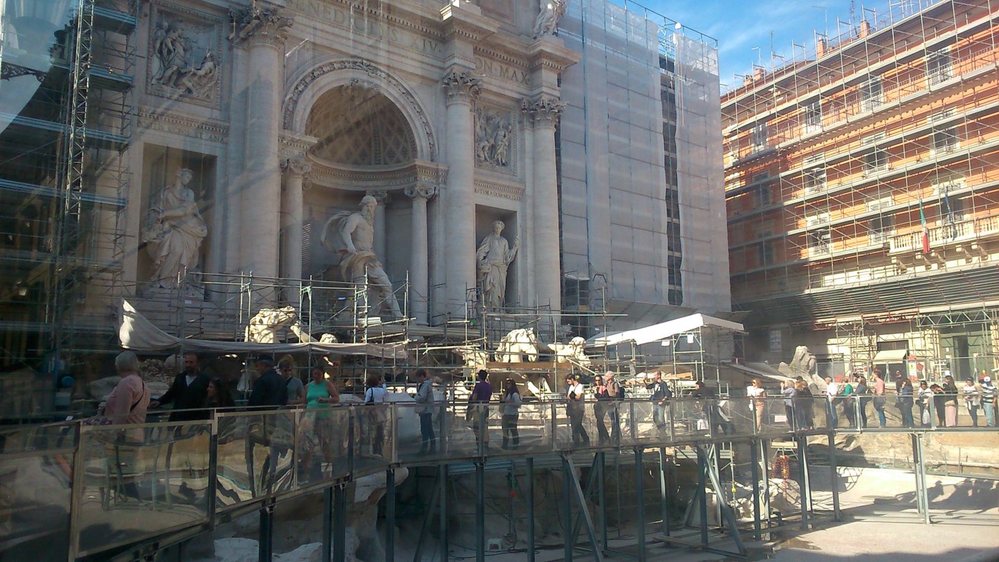 33.Trevi Fountain 4.jpg