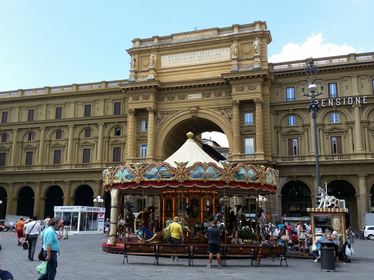 PIAZZA REPUBBLICA (1).jpg