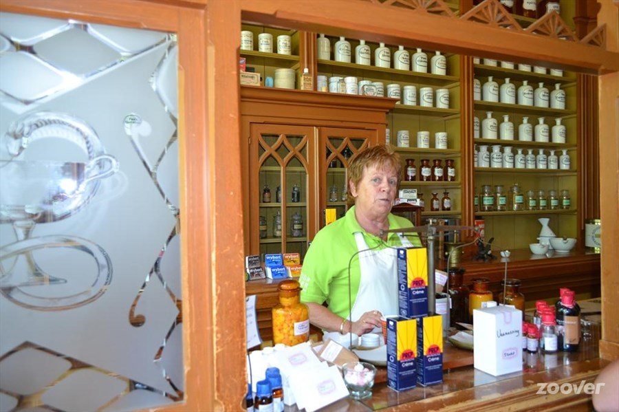 Interieur-apotheek-De-Groote-Gaper.jpg