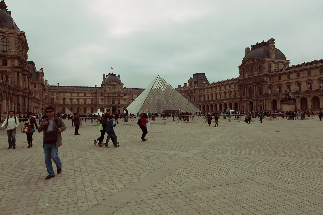 louvre.jpg