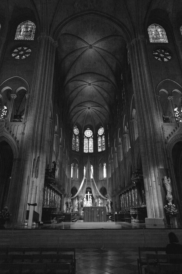 notre damme interior.jpg