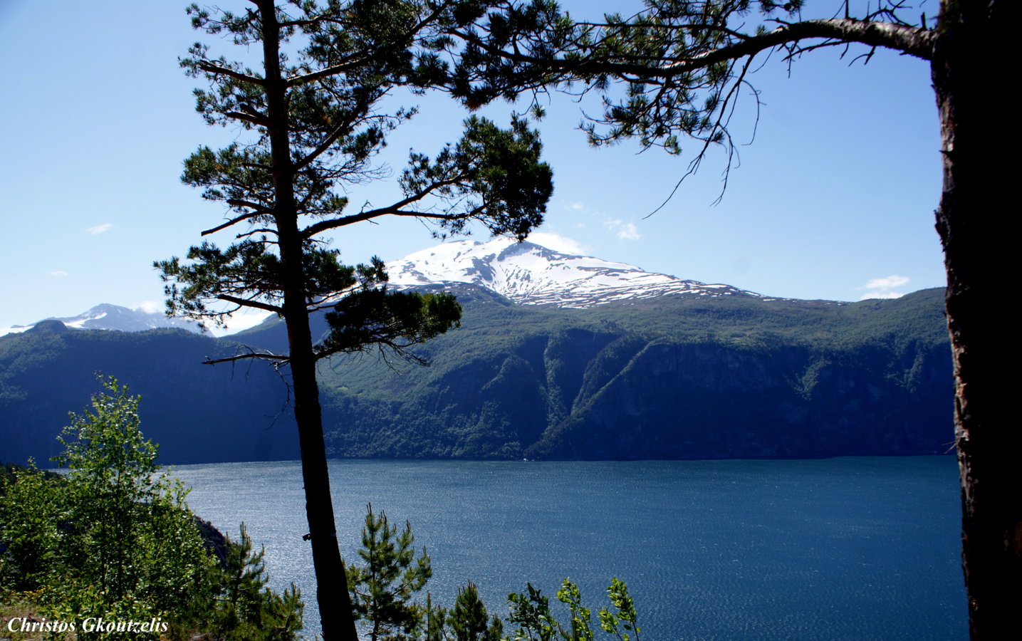 DSC05466 Storfjord turn to Sunnyflsfjord and Geirangerfjord.jpg