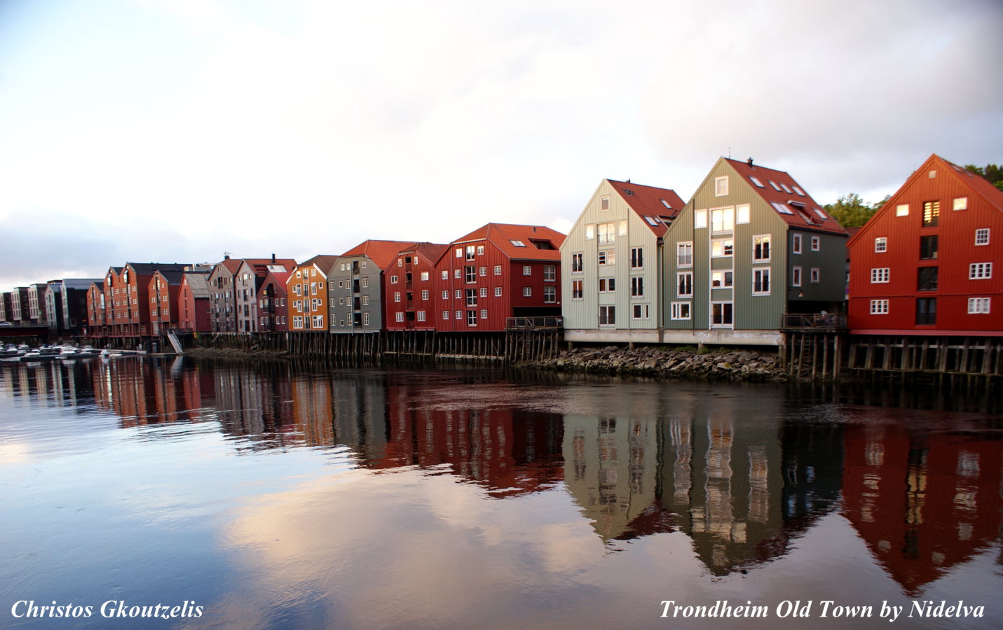 Trondheim Old Town by Nidelva 5540.jpg