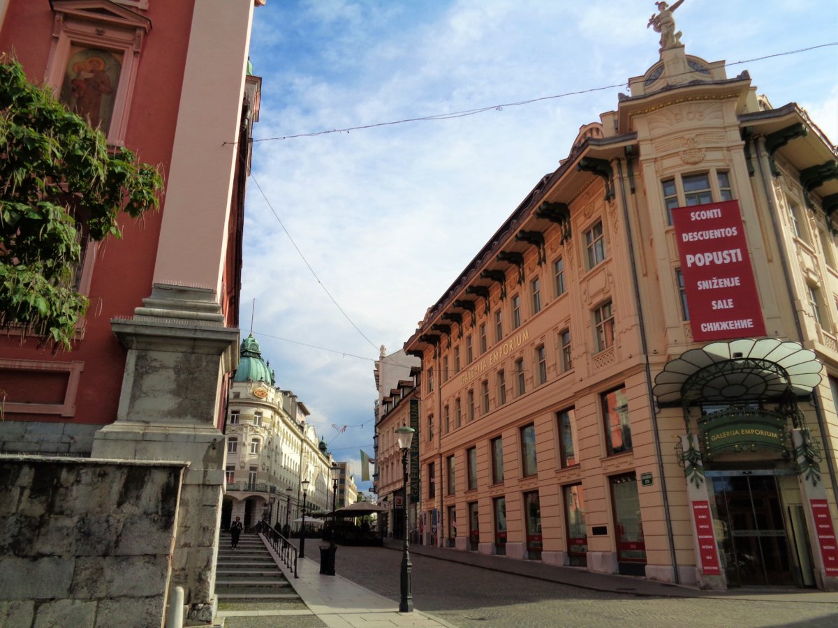 Ljubljana - Miklošičeva cesta 1.JPG