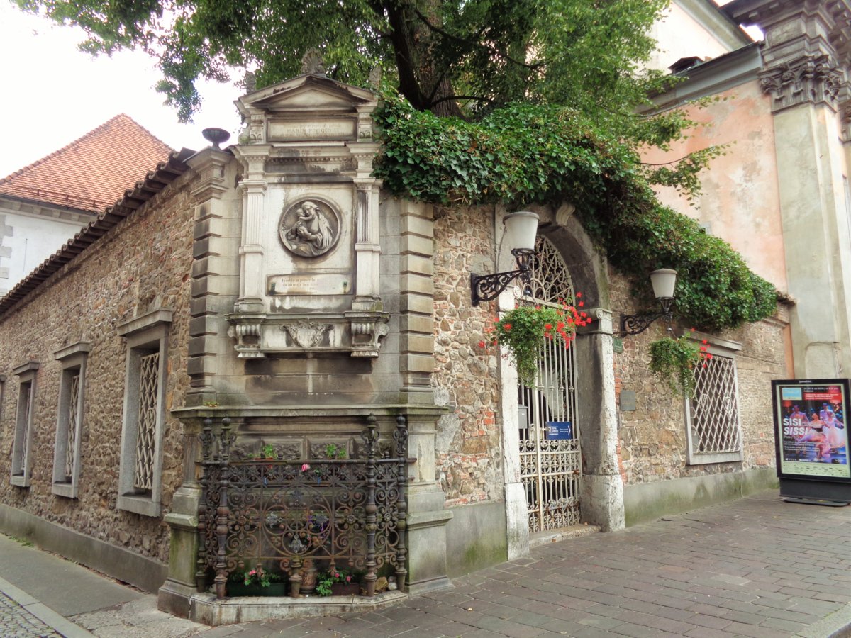 Ljubljana - Monastery of the Holy Cross 4.JPG