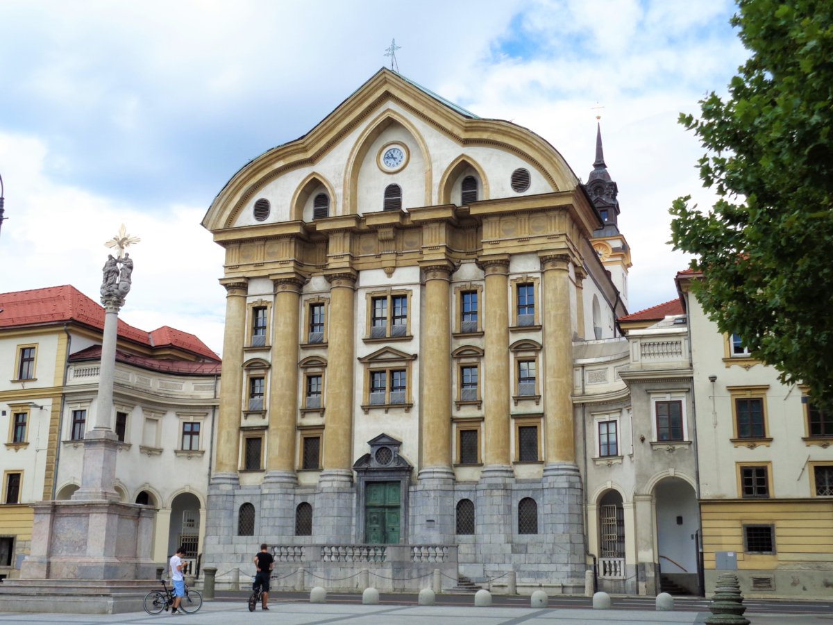 Ljubljana - Ursuline Church of the Holy Trinity.JPG
