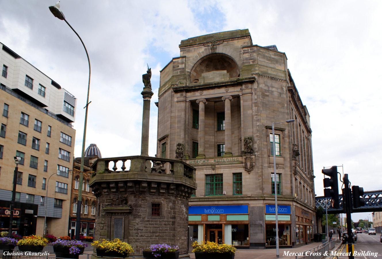 DSC06384Mercat Cross k Building a.jpg