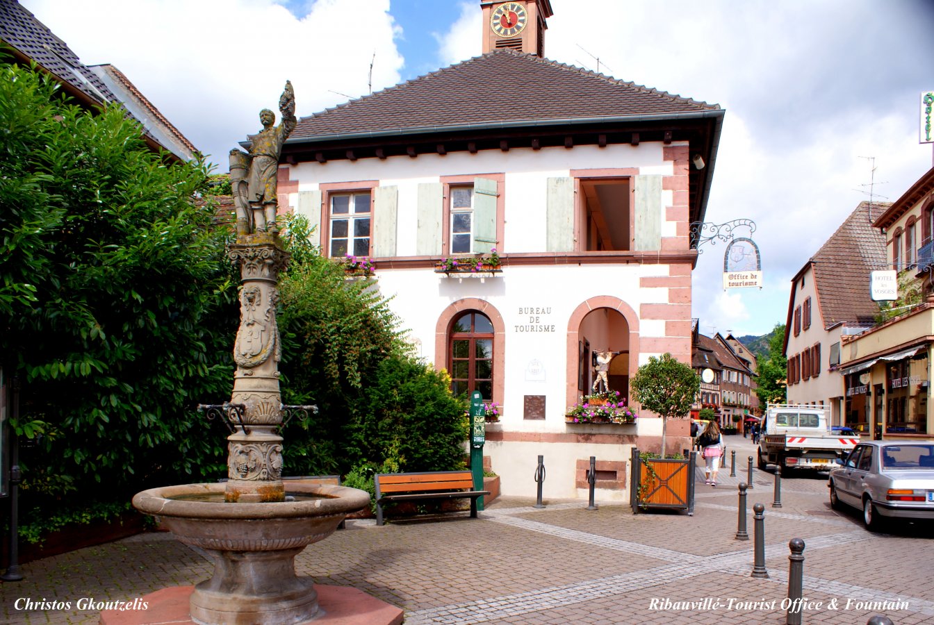 DSC07028 Ribauvillé-Tourist Office & Fountain.jpg