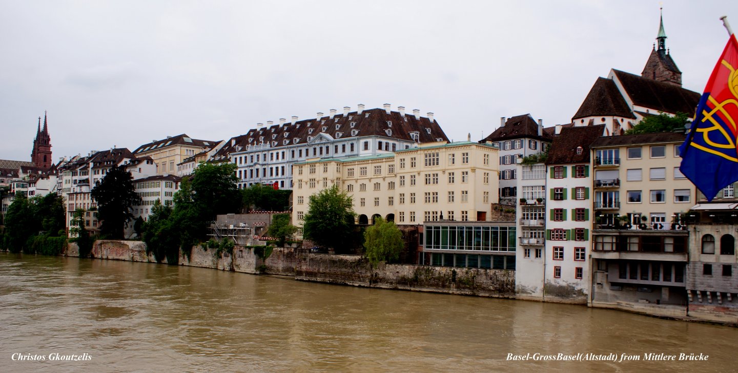 DSC06631GrossBasel(Altstadt) from Mittlere Brücke.jpg