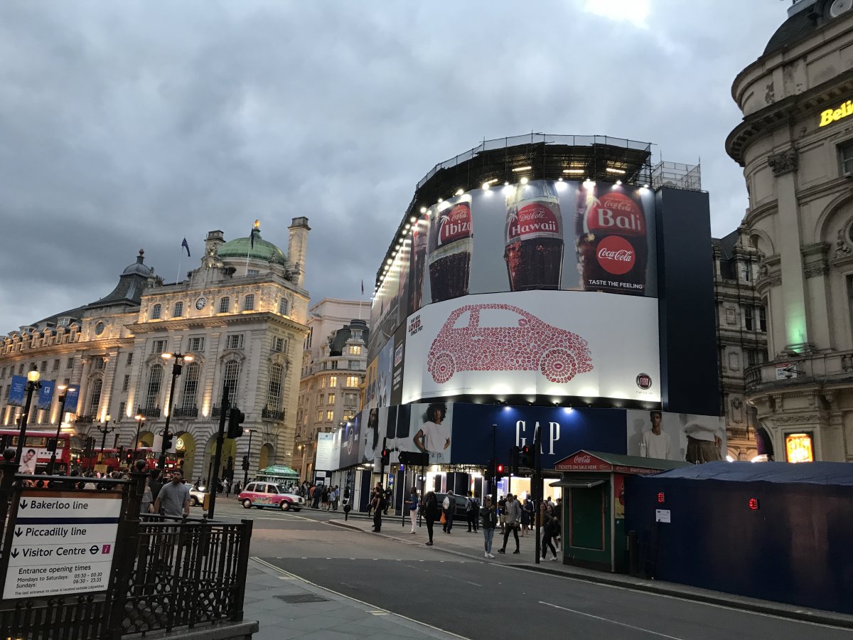 PICCADILLY CIRCUS (1).JPG