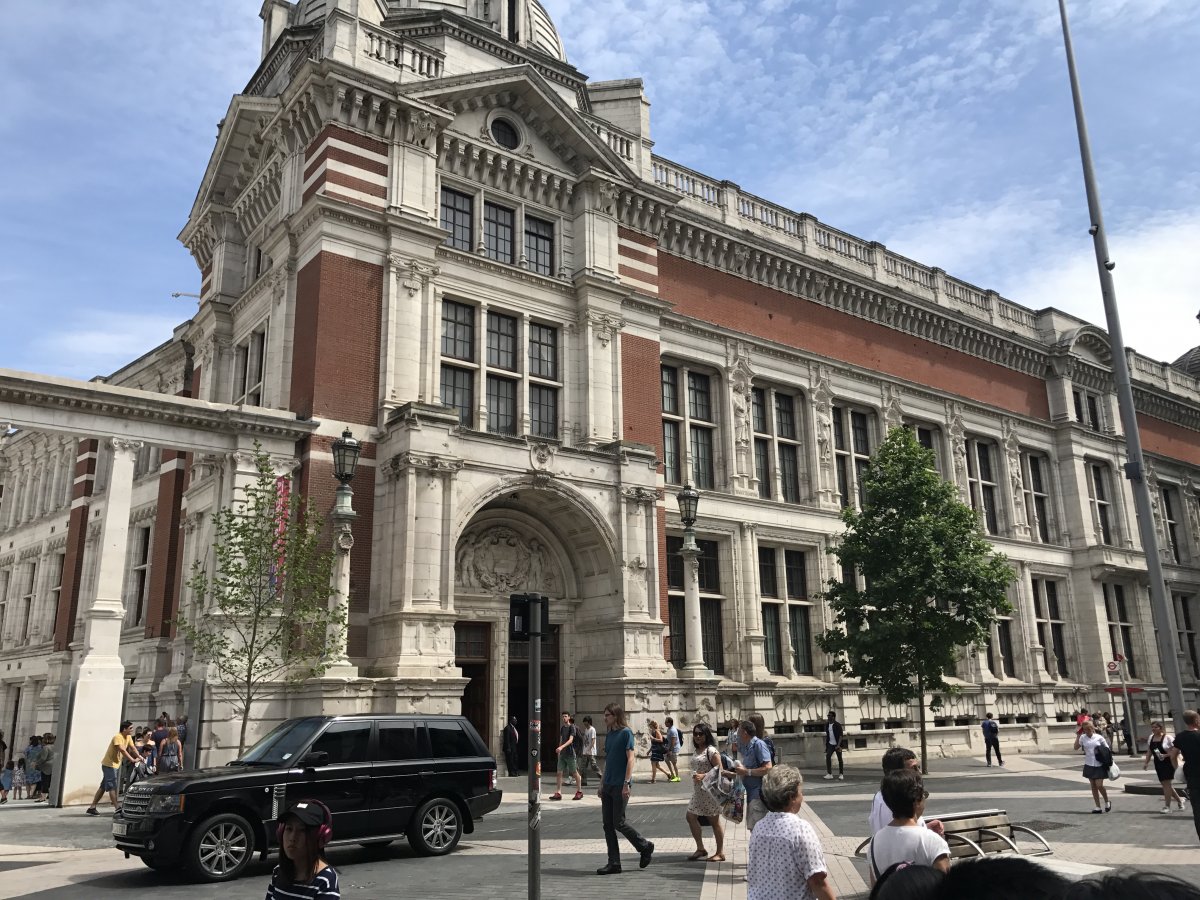 VICTORIA & ALBERT MUSEUM (1).JPG