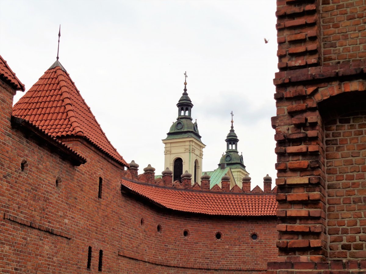 Warsaw, Barbican Walls 01.JPG