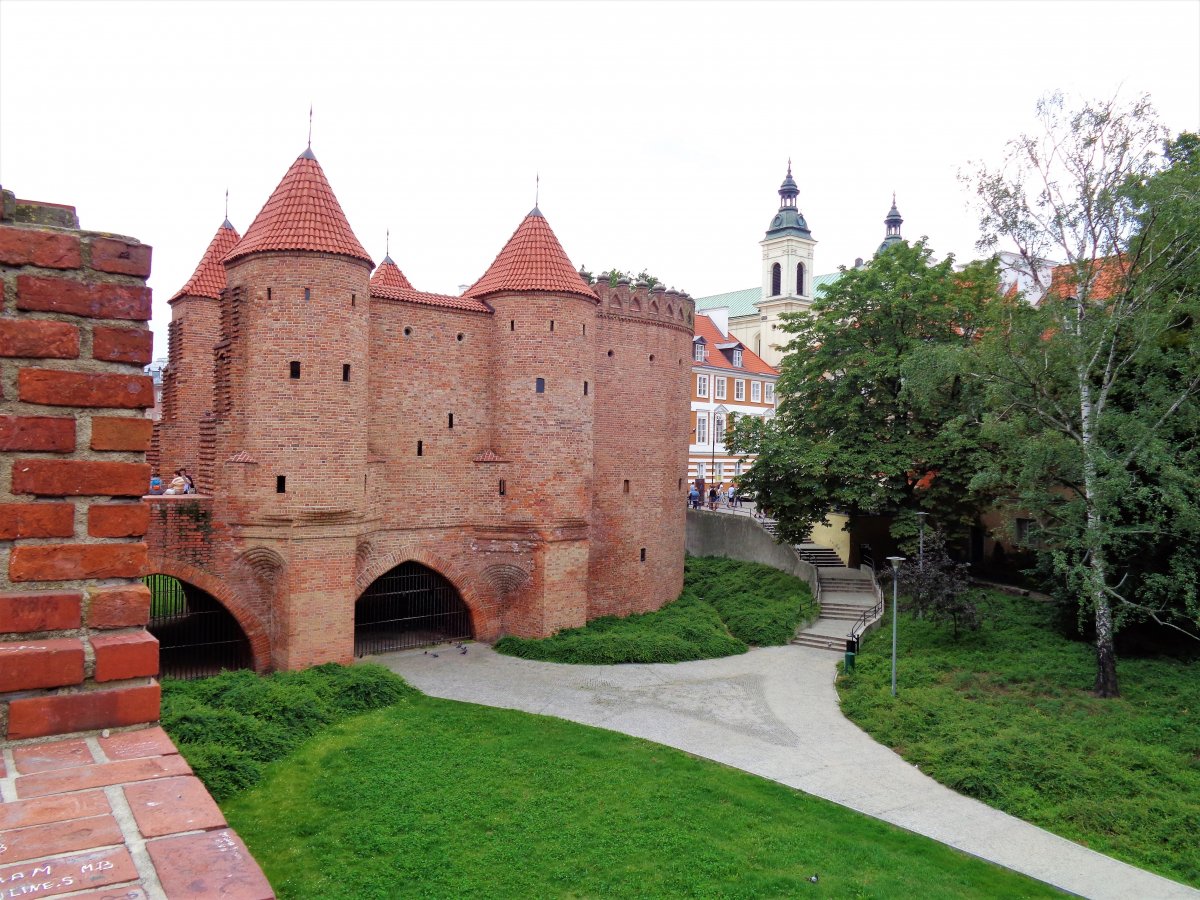 Warsaw, Barbican Walls 08.JPG