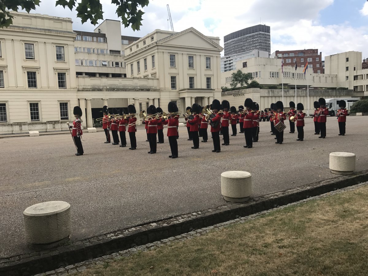 BUCKINGHAM PALACE (1).JPG