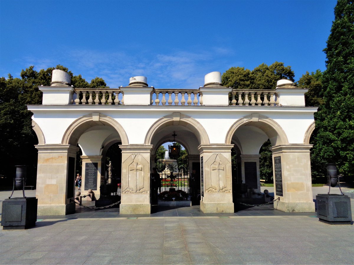 Warsaw, Piłsudski Square 01 (Unknown Soldiers' Tomb).JPG