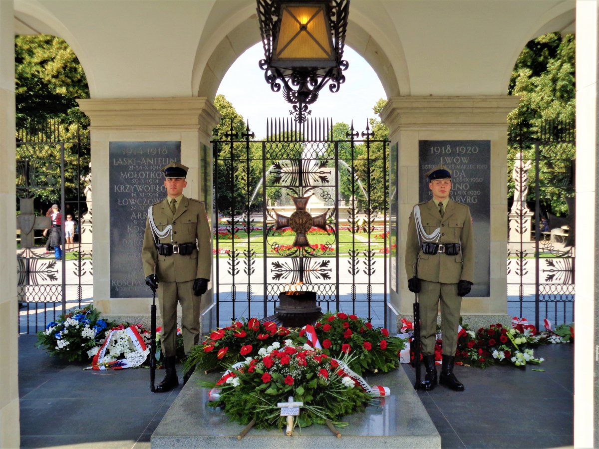 Warsaw, Piłsudski Square 02 (Unknown Soldiers' Tomb).JPG
