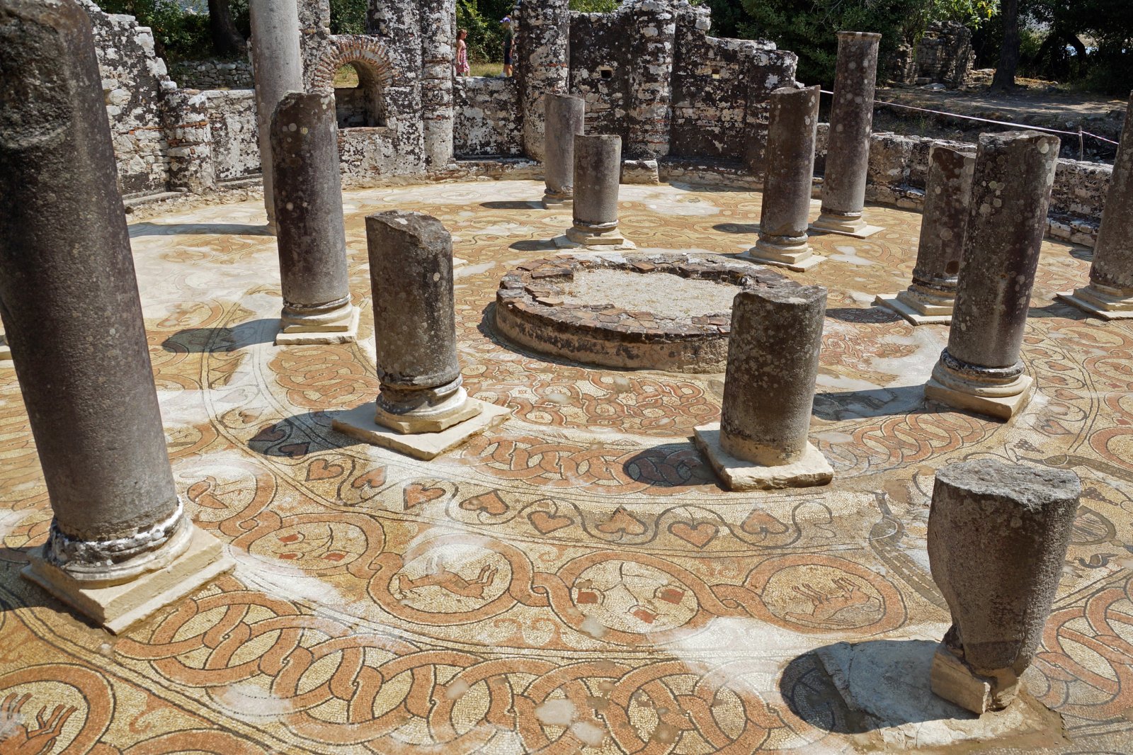 Mosaic_of_Butrint_Baptistery.jpg