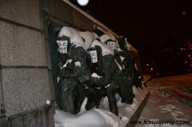 Soviet_army_monument_in_Sofia-10.jpg