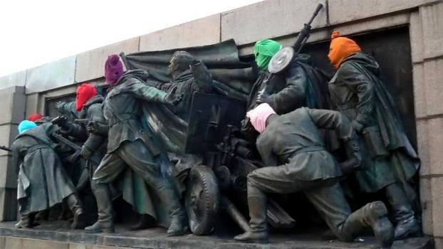 Soviet_army_monument_in_Sofia-9.jpg