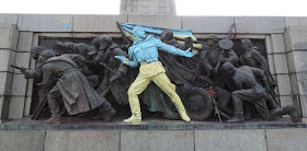 Soviet_army_monument_in_Sofia-4.jpg