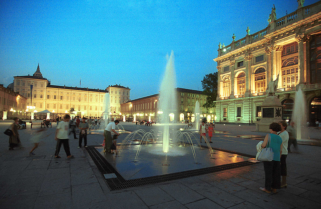 Piazza-Castello.jpg