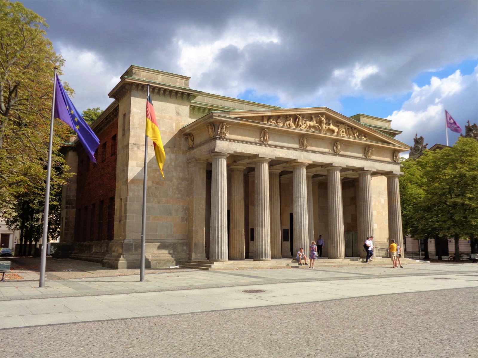 Berlin - Unter Den Linden 12 (Neue Wache).JPG