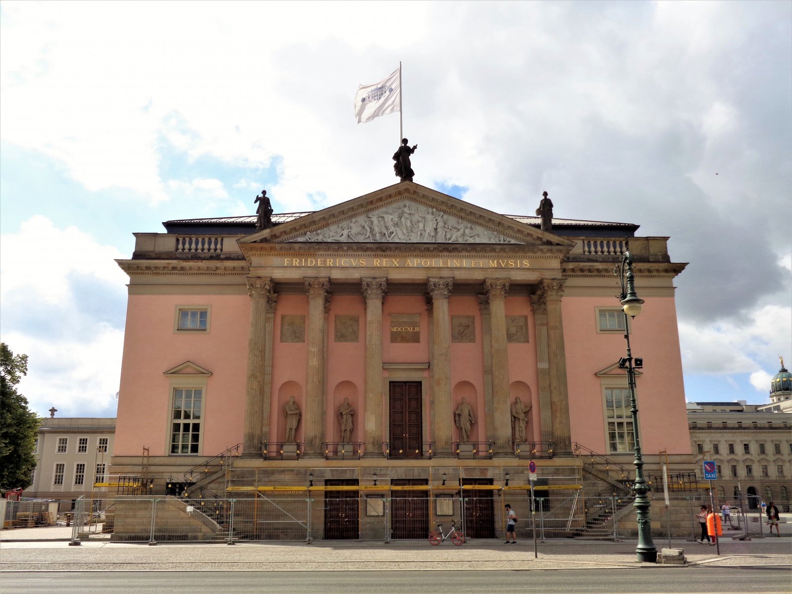 Berlin - Unter Den Linden 13 (Staatsoper, State Opera).JPG