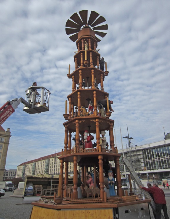 105. pyramide-striezelmarkt.jpg