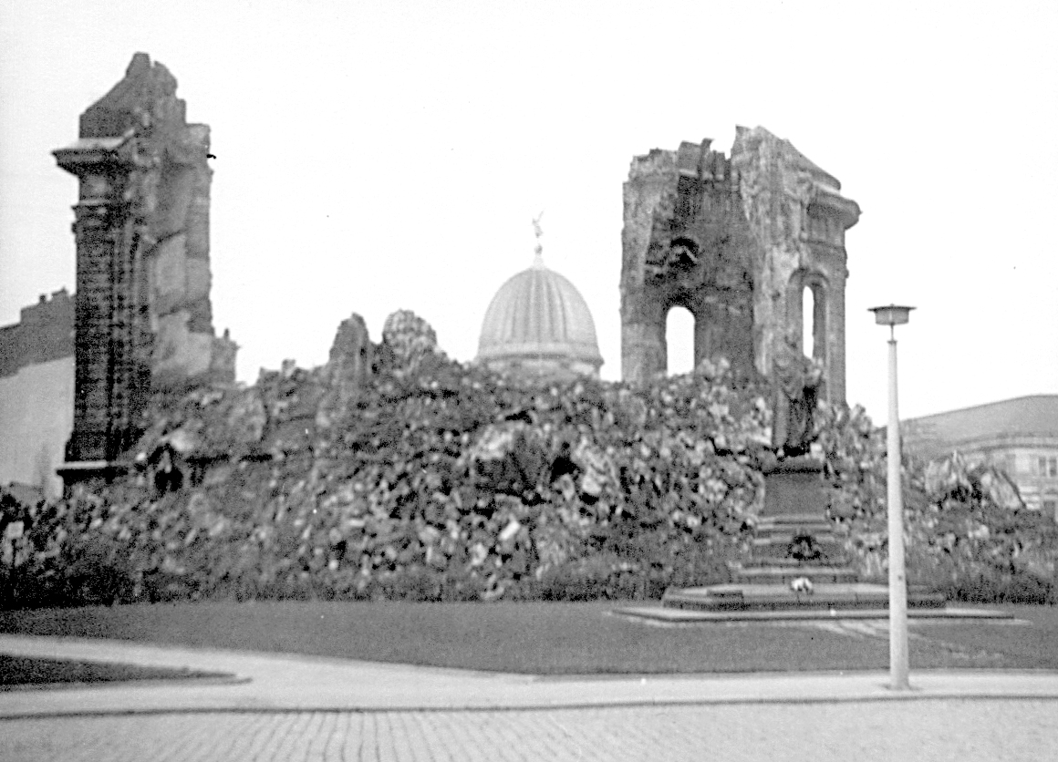 95. Frauenkirche_1970.jpg